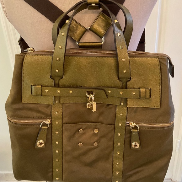 Henry Bendel Taupe 3Way Backpack/Shoulder/Top Handle w/Locket & Purple Interior - Picture 4 of 9